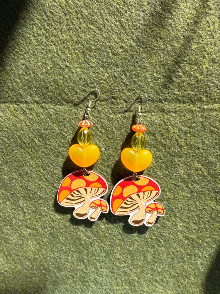 Image of 70’s vibes mushroom earrings 🧡🍄💛