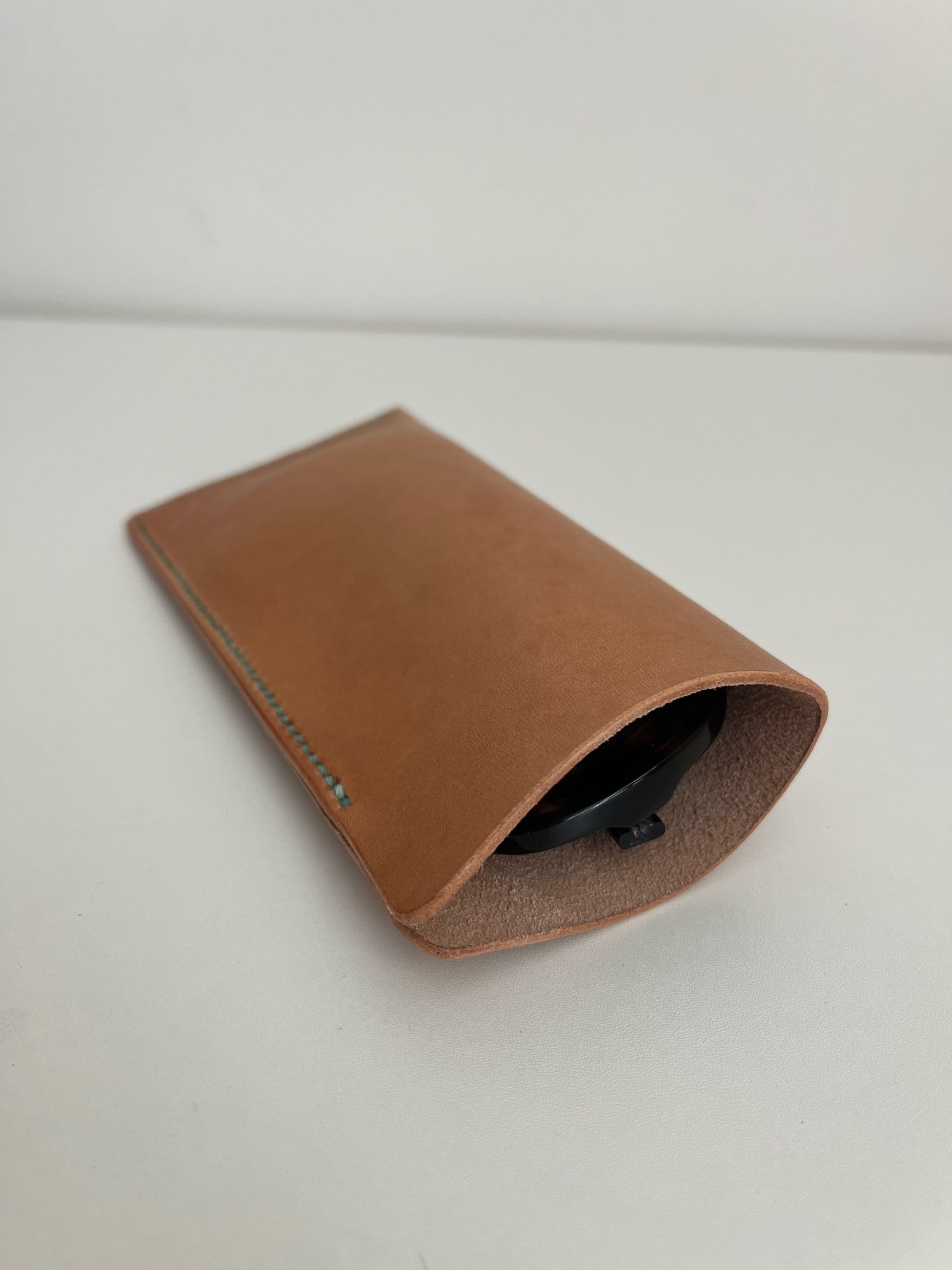 Image of Natural Vachetta Sunglasses Case (jade)