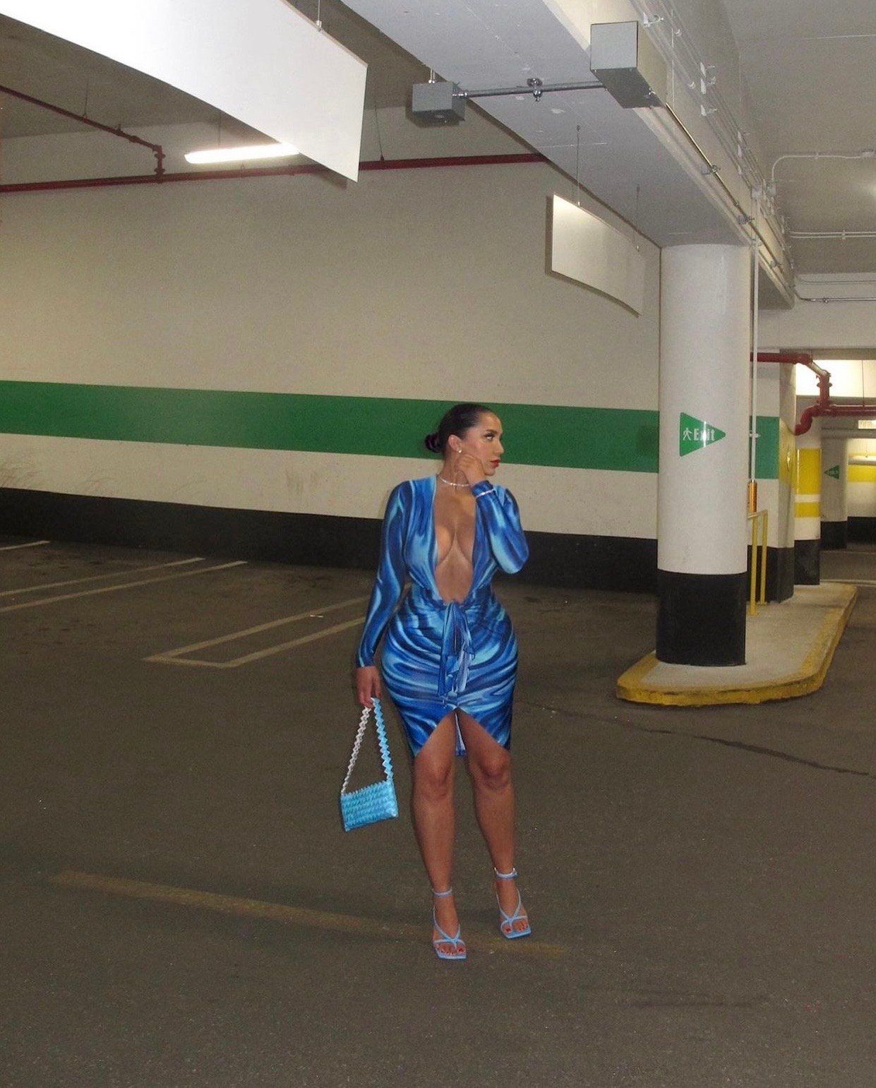 Image of COOL-TONED PLUNGE NECK MIDI DRESS (M)
