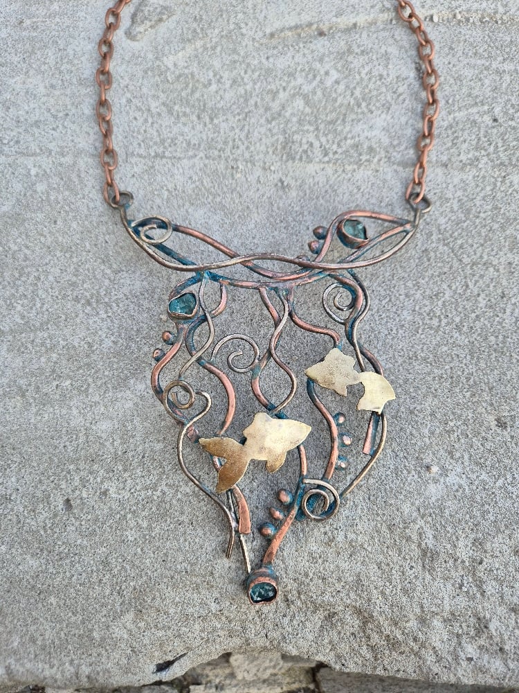 Golden fishes necklace 