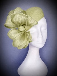 Image 2 of 'Charis' in Hill green