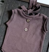 Image 2 of Newborn Photoshoot bodysuit Robbie | sleeveless | brown | photo props