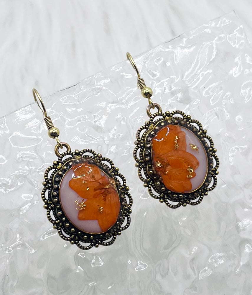 Image of VINTAGE ORANGE FLORAL DANGLES