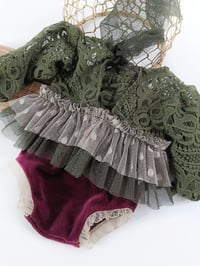 Image 3 of Newborn body-dress for photo shoots | Rini | khaki green | burgundy