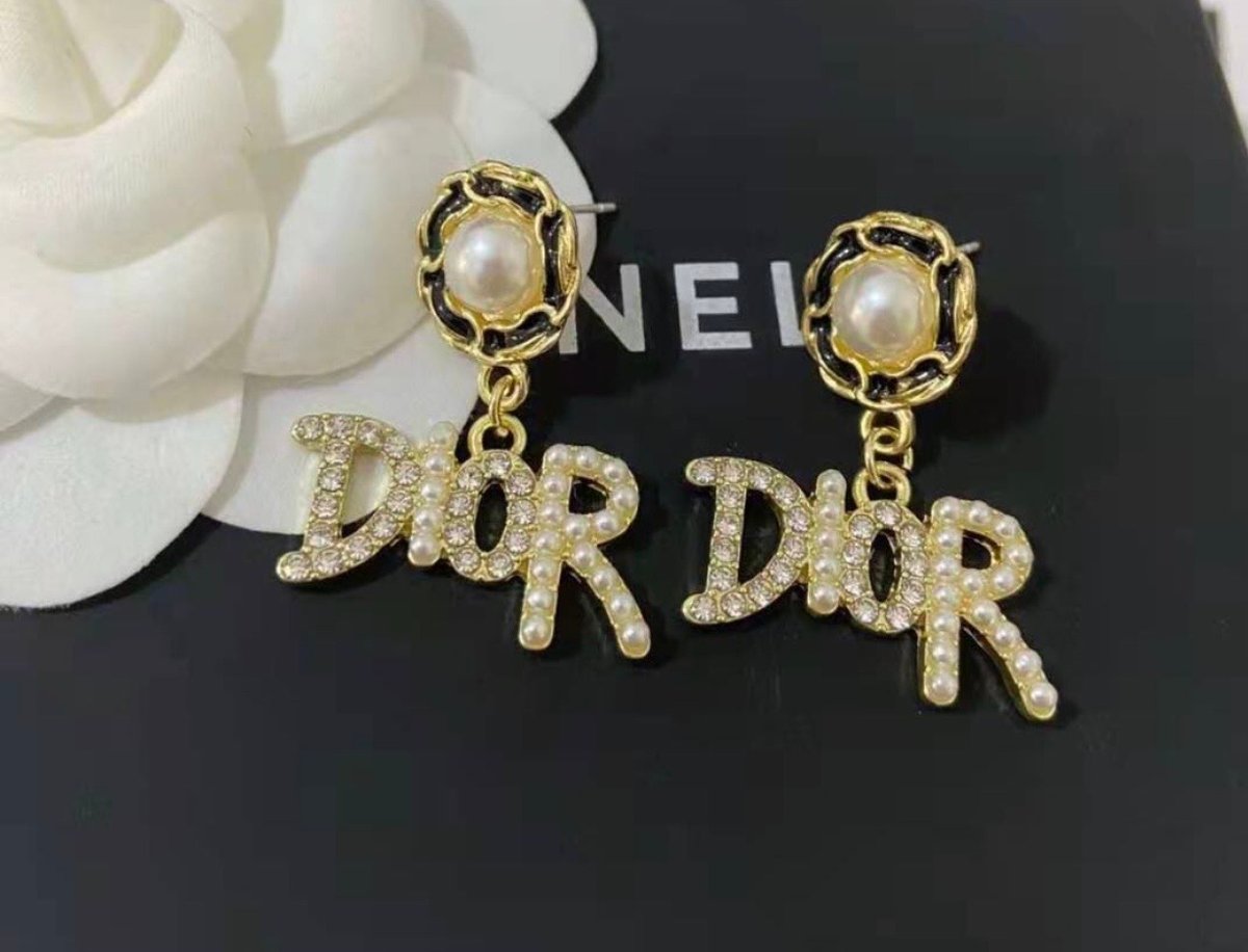 Image of Pearl Drop D Earrings 