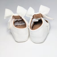 Image 5 of Elegant White Patten Leather Baby Shoes with Bow