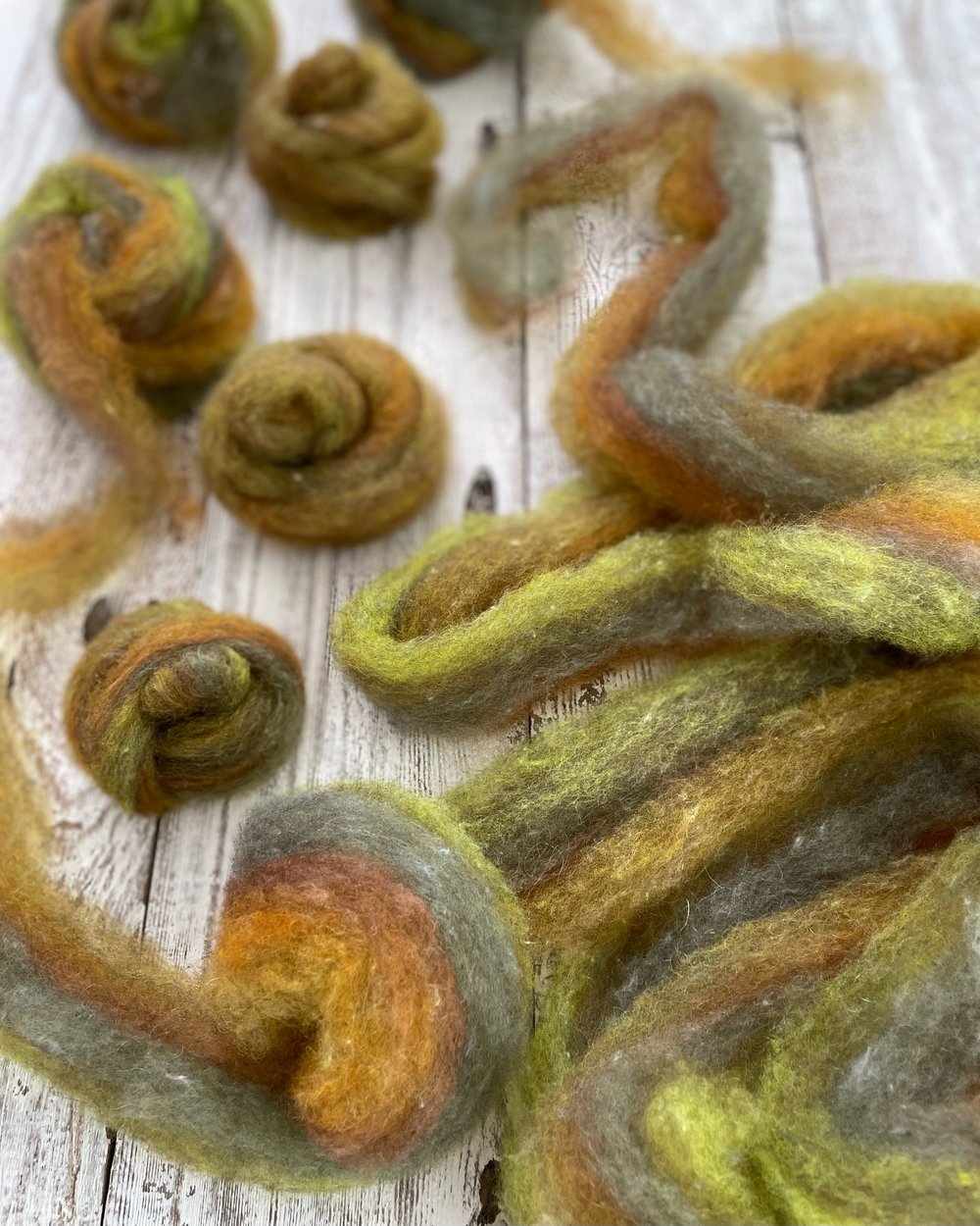 4 oz. • Bitter Herb Sock blend roving: on, 80% Dorset Horn, 10% Kid Mohair, 10% silk