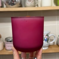 Image 3 of honeydew magnolia scented candle (new)