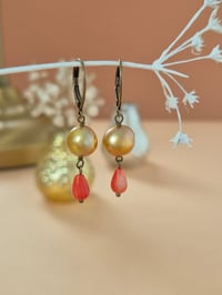 Image 2 of Boucles d'oreilles perle corail