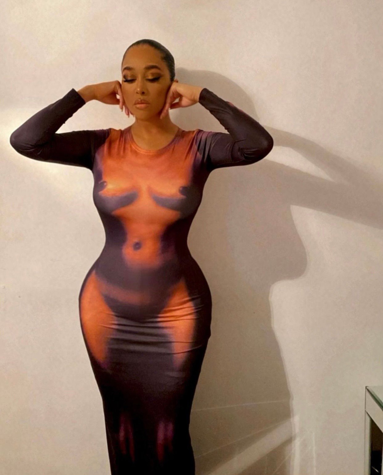 Image of BODY SILHOUETTE LONG SLEEVE DRESS (MEDIUM)