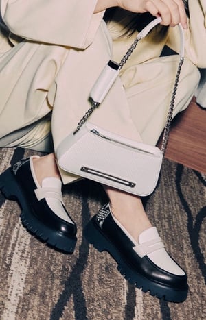 LIPS POCKET SHOULDER BAG (WHITE)