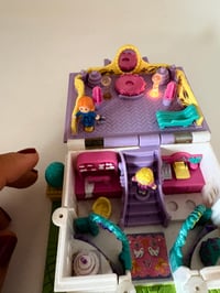 Image 11 of Ensemble bracelet et Polly Pocket Le magasin de robes de mariées