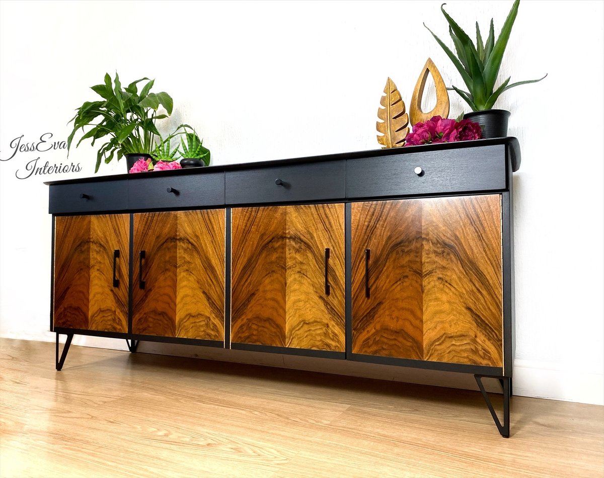 Vintage Mid Century SIDEBOARD / DRINKS CABINET / TV STAND in black with wooden doors 