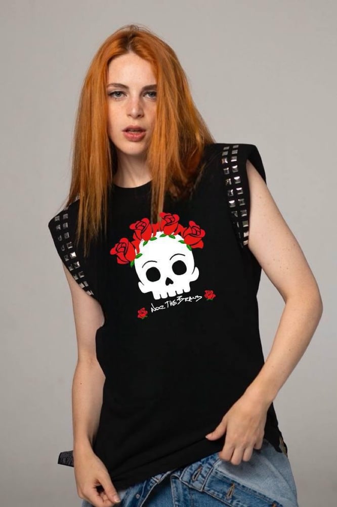 Image of CAMISETA FLOWER SKULL TACHAS