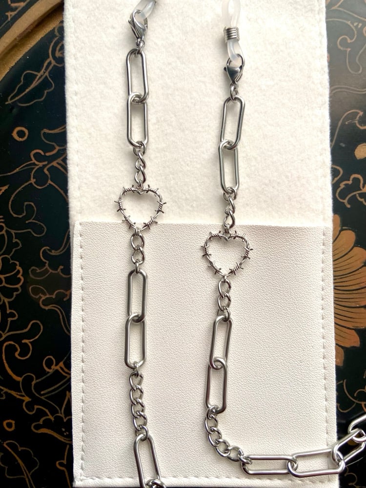 Image of silver barbed wire hearts (small) 