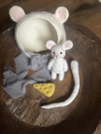 Image 2 of Little Mouse in the house 