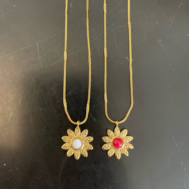 LOUISE  | Collier pendentif fleur en pierre