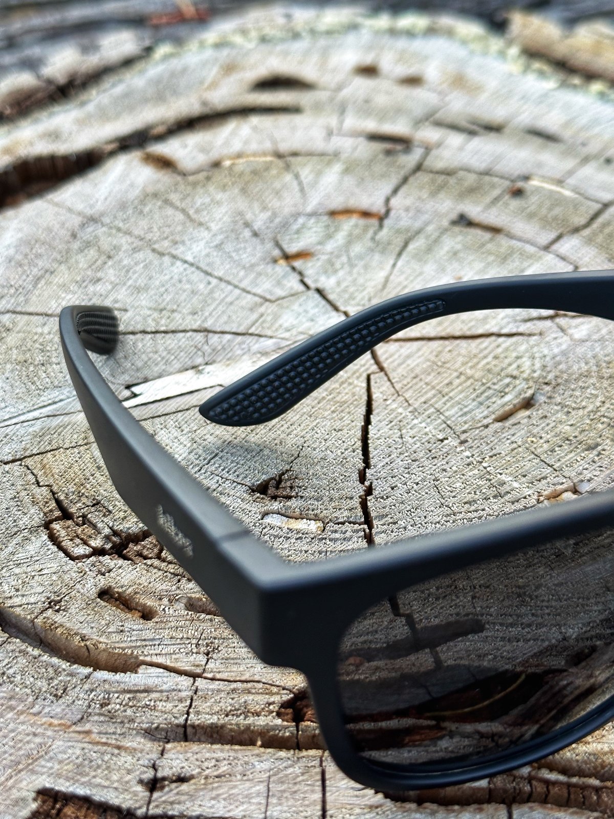 Sequoia - Ash Black (metal logo + soft touch finish) | hikrs