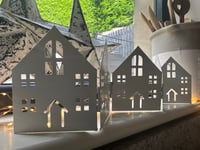 Image 2 of WHITE FOLDING HOUSE