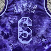 Image 6 of NIKE LEBRON JAMES LOS ANGELES LAKERS 2022/23 SELECT SERIES MEN NBA SWINGMAN BASKETBALL JERSEY MEDIUM