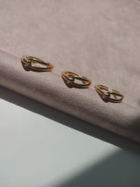 Image 8 of CAMILA RING 线条打结戒指