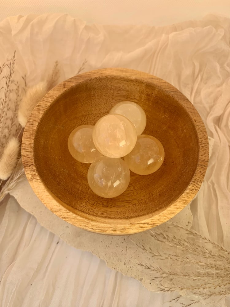 Image of Honey calcite sml spheres  *Intuitively Selected*