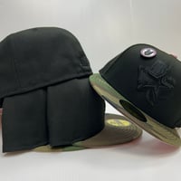 Image 2 of New Era 59Fifty Black W.Camo Astros *Pin included 