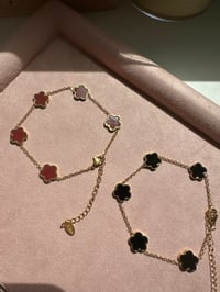 Image 1 of Flower bracet  花朵手链