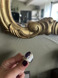 Image 10 of Belle bague de créateur des années 80-90, cabochon d’améthyste et argent massif, taille 55-56
