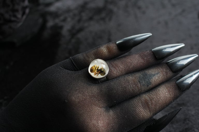Dead Good naturally deceased wasp ring Image 4