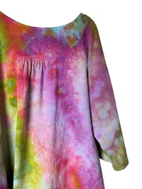 Image 9 of 1XL 100% Cotton Woven Forager Pocket Top in Watercolor Ice Dye