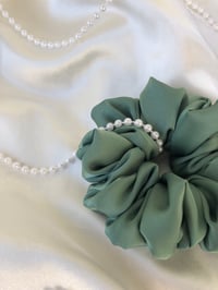 Image 7 of Scrunchies Oversized & Standard Sage/Szałwia