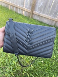Image 2 of Bella Deluxe
