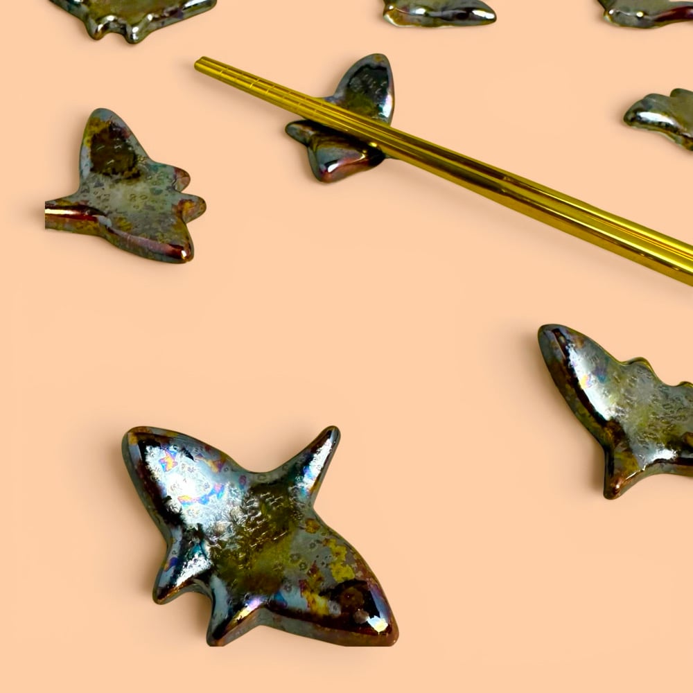 Image of Metallic Manta chopstick rests