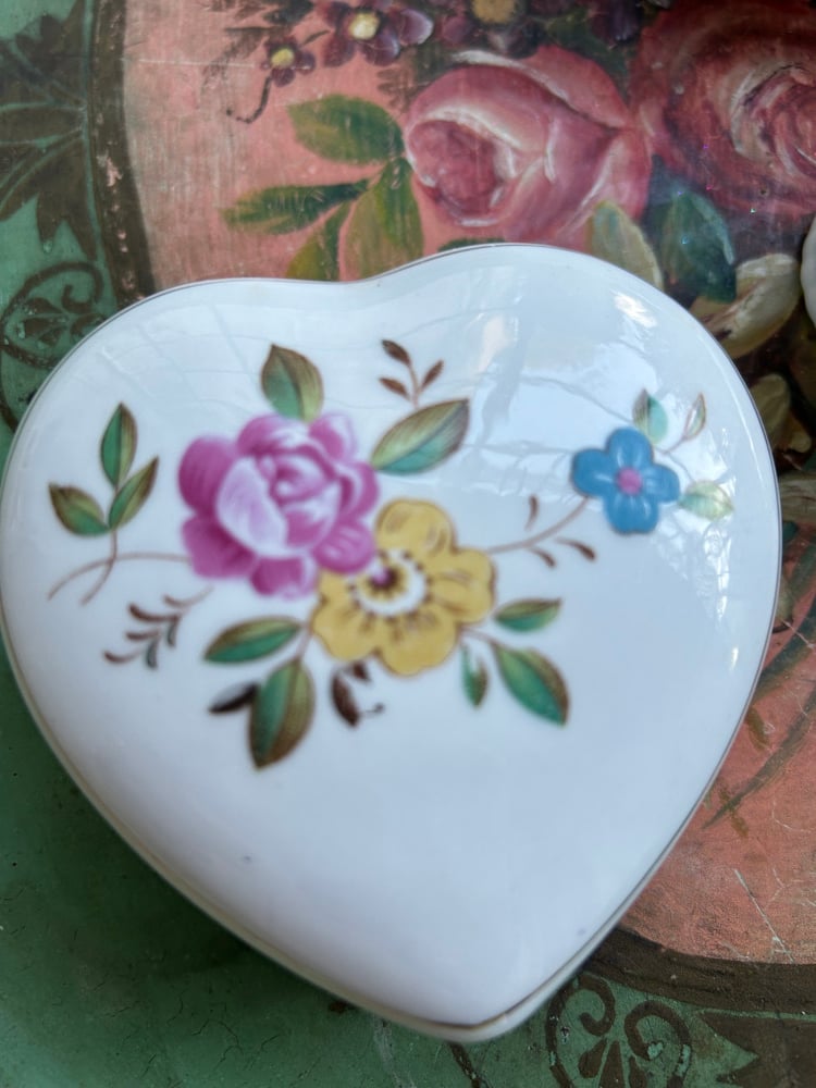 Image of Saint-Valentin 🩷 Boîtes cœur en porcelaine 