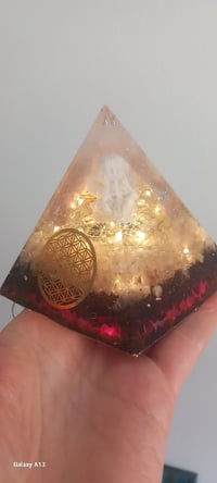 Image 2 of Pyramide-veilleuse pour la Sérénité intérieure et la Méditation