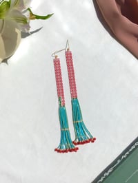 Image 2 of Daisies together