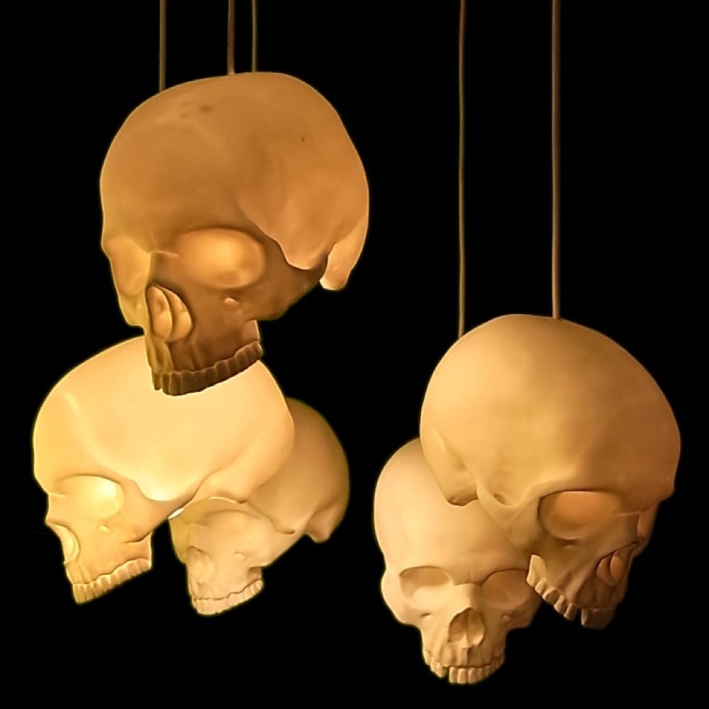 Human skull deals lamp