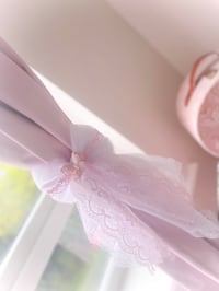 Mariposa curtain bows 