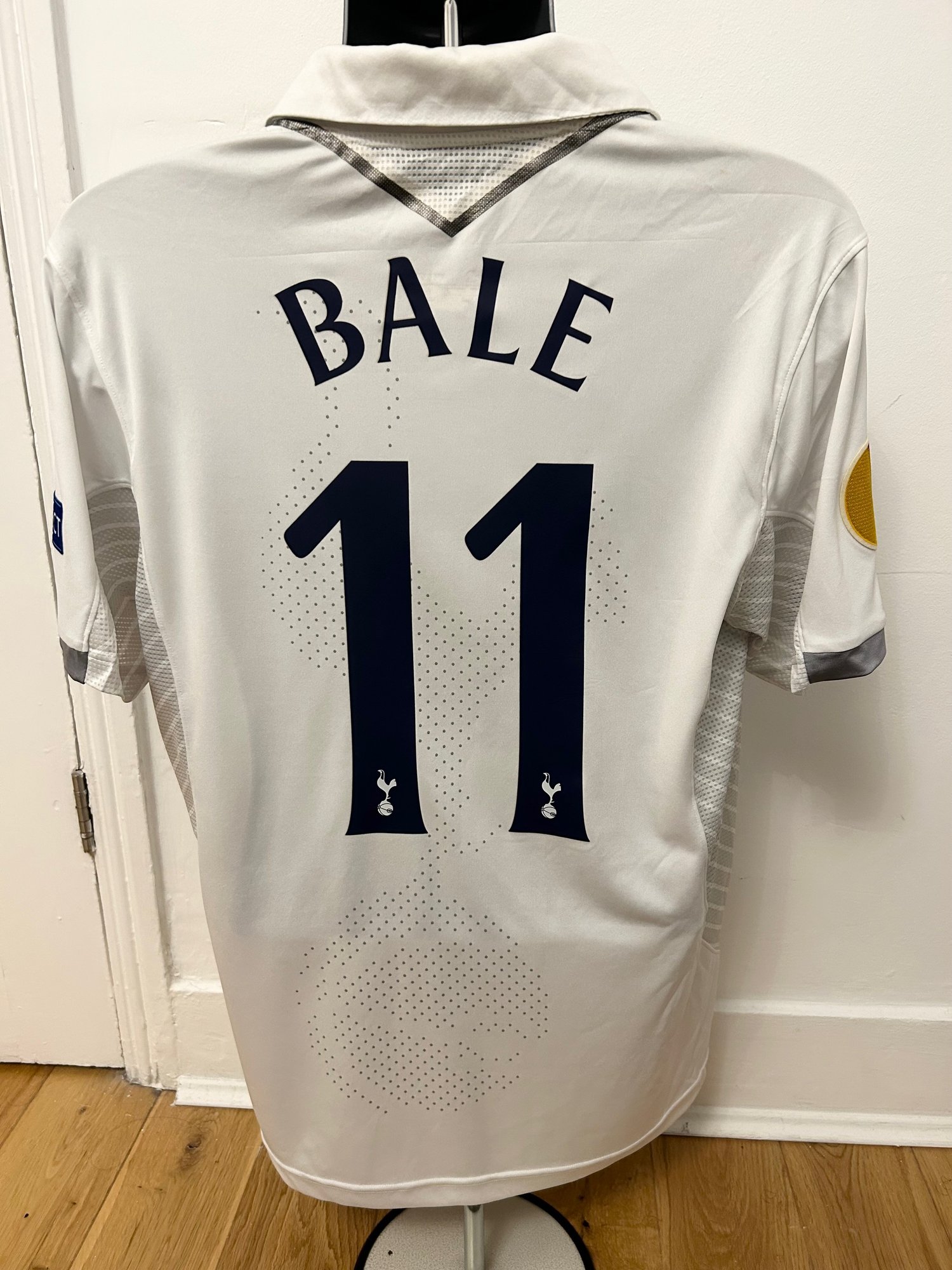 Image of Tottenham Hotspur “BALE 11” 2012/13 Home Cup Shirt + patches (L)