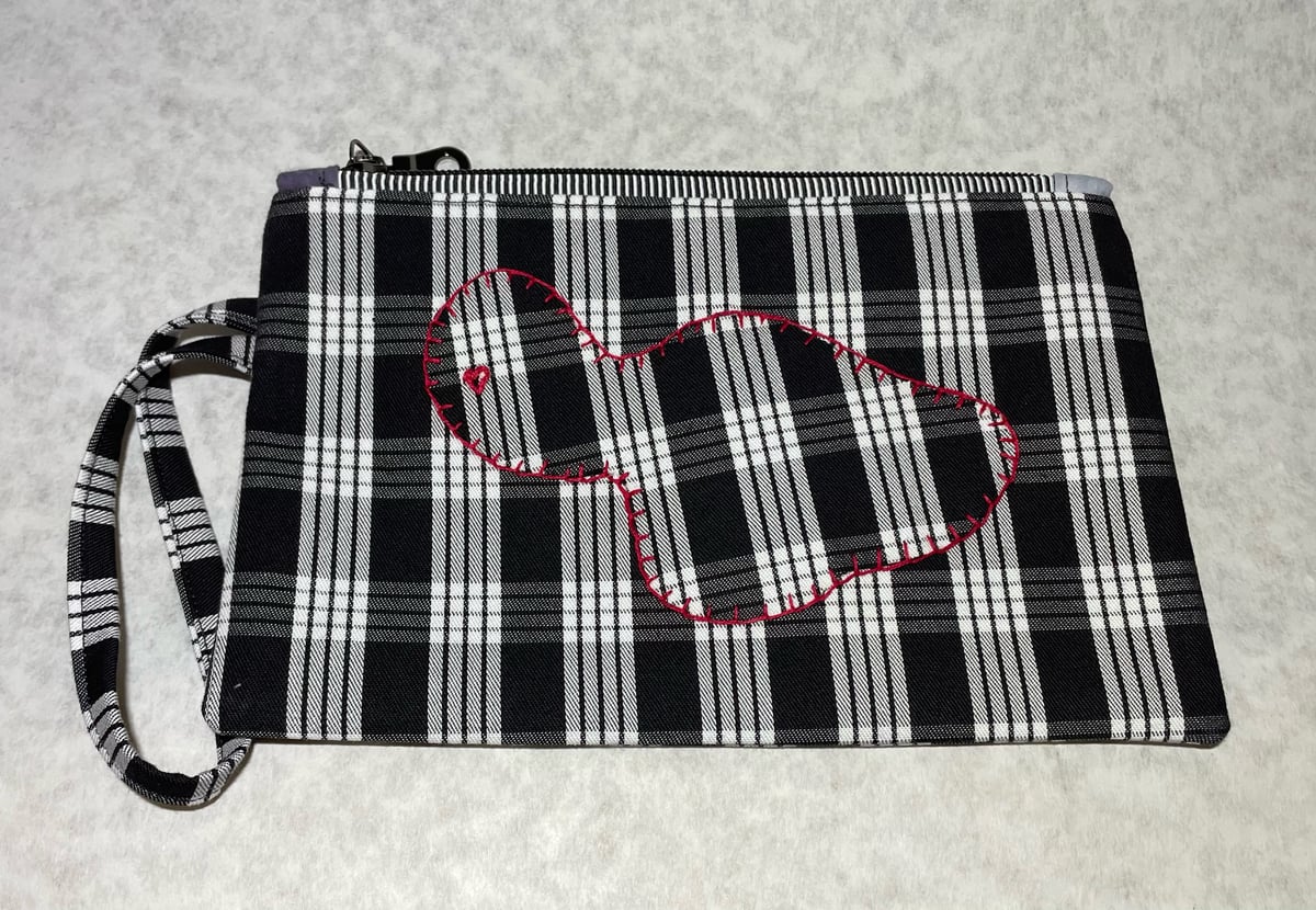 Image of Palaka clutch with Maui Island