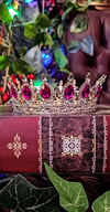 👑The Armored Kingdom Deep Pink Queens Crown (Gold)