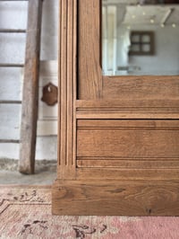 Image 3 of L’élégante armoire en chêne 