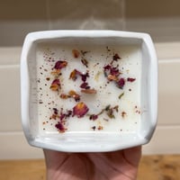 Image 2 of seaweed & iris scented candle