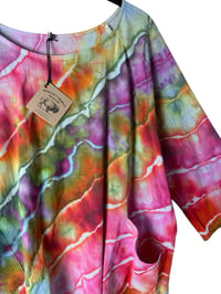 Image 6 of L 100% Cotton Forager Top in Euphoria Geode Ice Dye