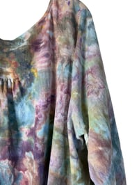 Image 9 of 3XL Cotton Woven Forager Top in Earthy Watercolor Ice Dye