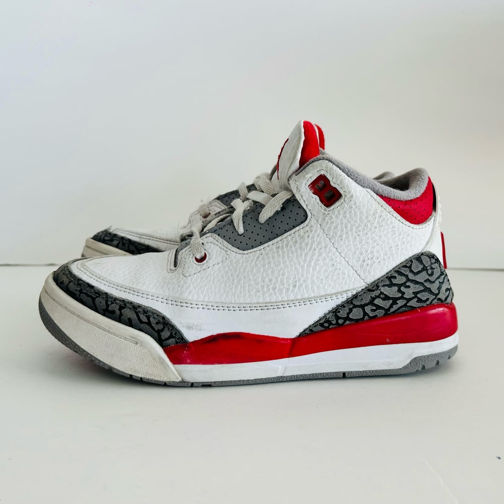 Image of Air Jordan 3 Retro SIZE - 2Y