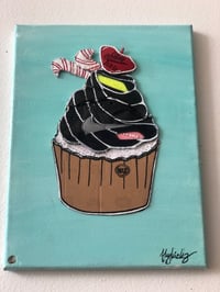 Image 3 of Cupcake 