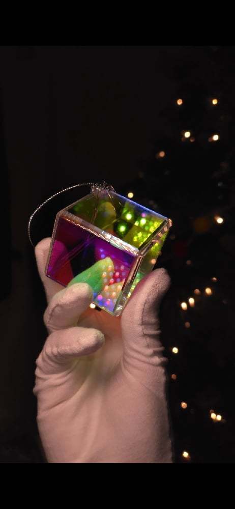 Image of Ornament drop 