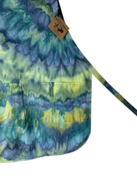 Image 4 of 100% Cotton Adult Pocket Apron in Sublime Agate Ice Dye